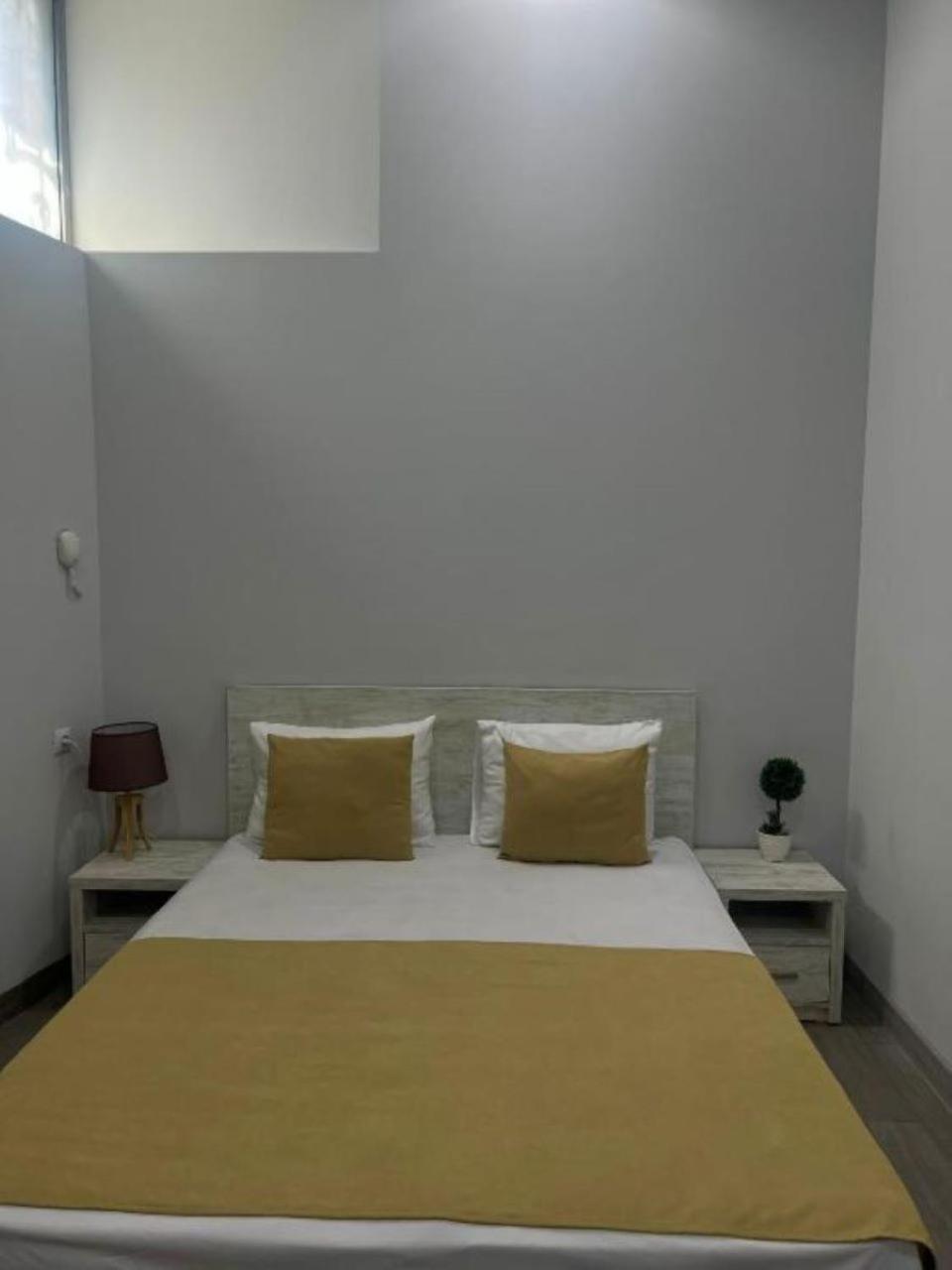 Hotel Menua Jerevan Buitenkant foto