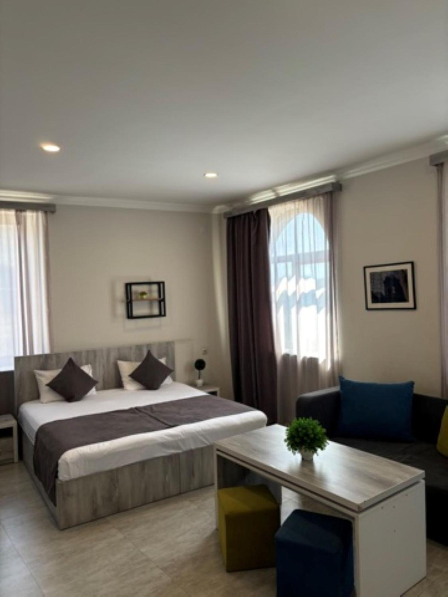 Hotel Menua Jerevan Buitenkant foto