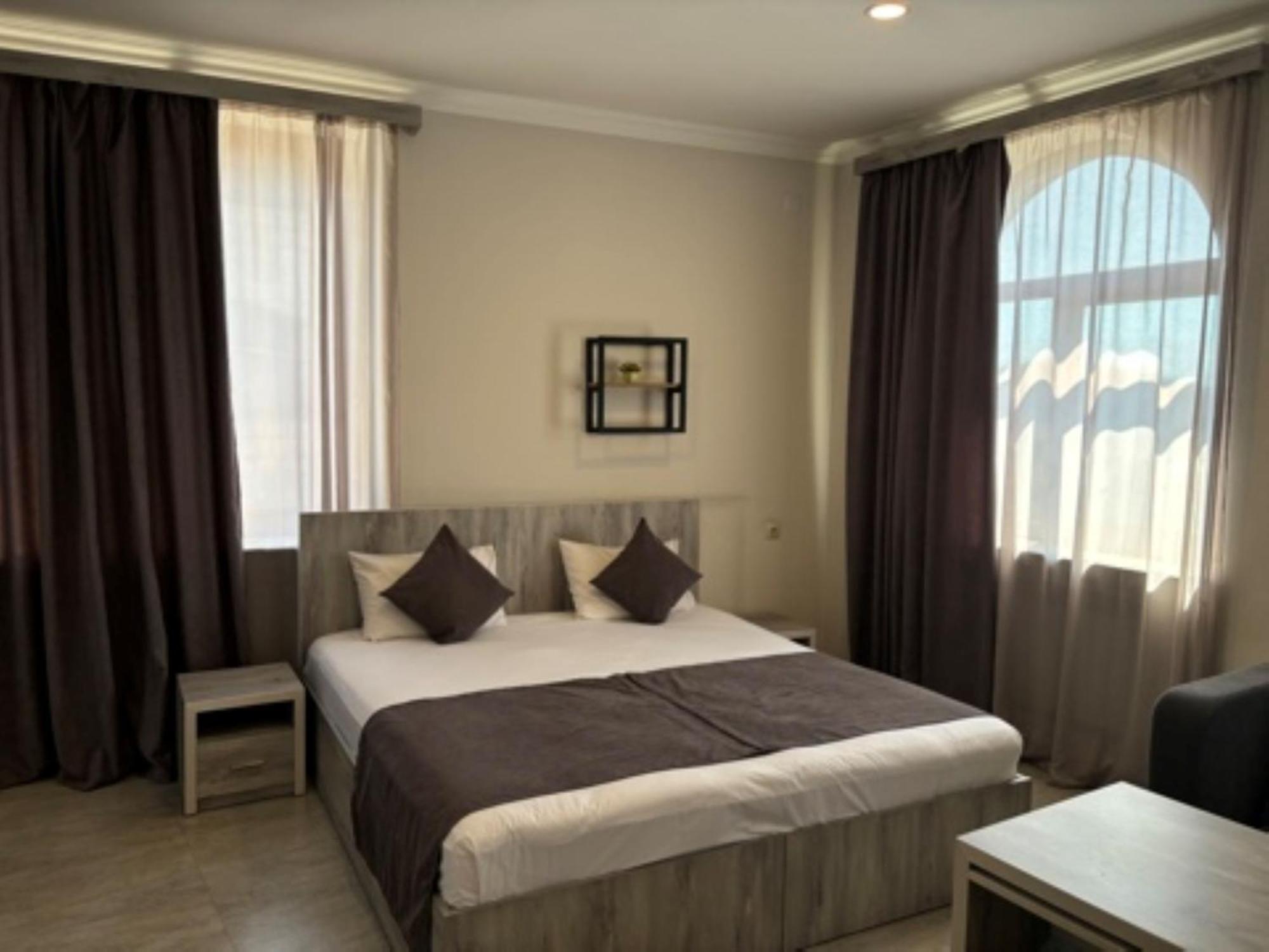 Hotel Menua Jerevan Buitenkant foto